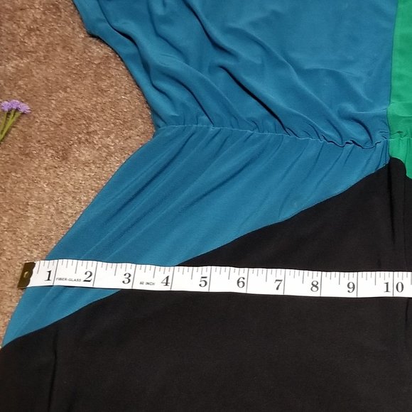 Colorblock V Neck Dress - Picture 6 of 12